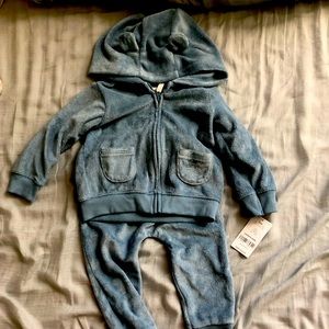 Carters baby 2 piece outfit